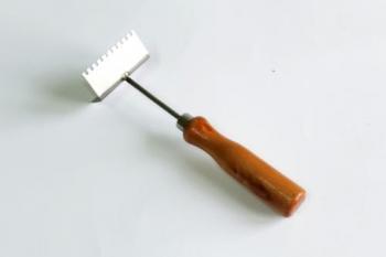 Čistač matične rešetke - PČELARSKI PRIBOR I OPREMA - SZPR DRAGAN